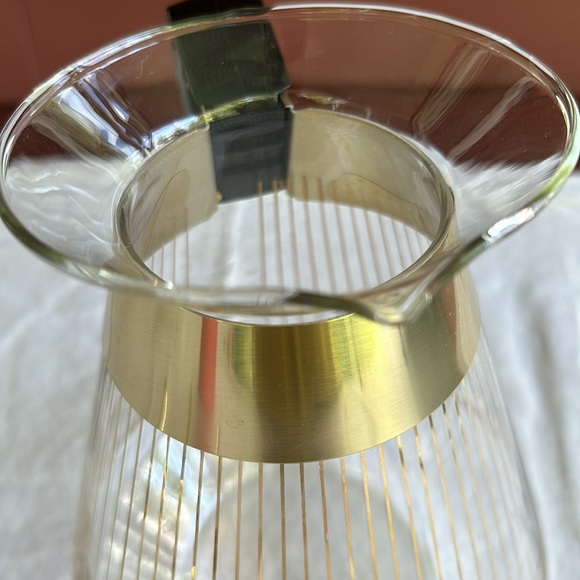 Vintage Pyrex carafe with lid 7” with 3” sterno stand all markings are in euc. - Picture 11 of 17